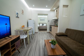 Thessaloniki Deluxe studio with king size bed